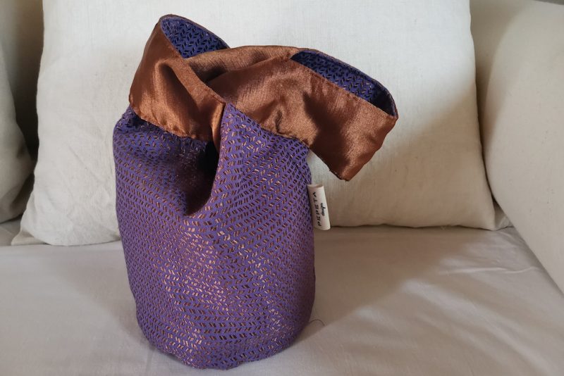 morado y bronce